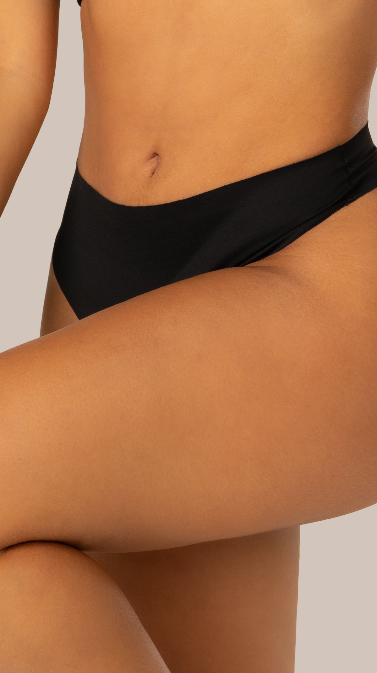 T-06330 Tanga brasilera (Negro)