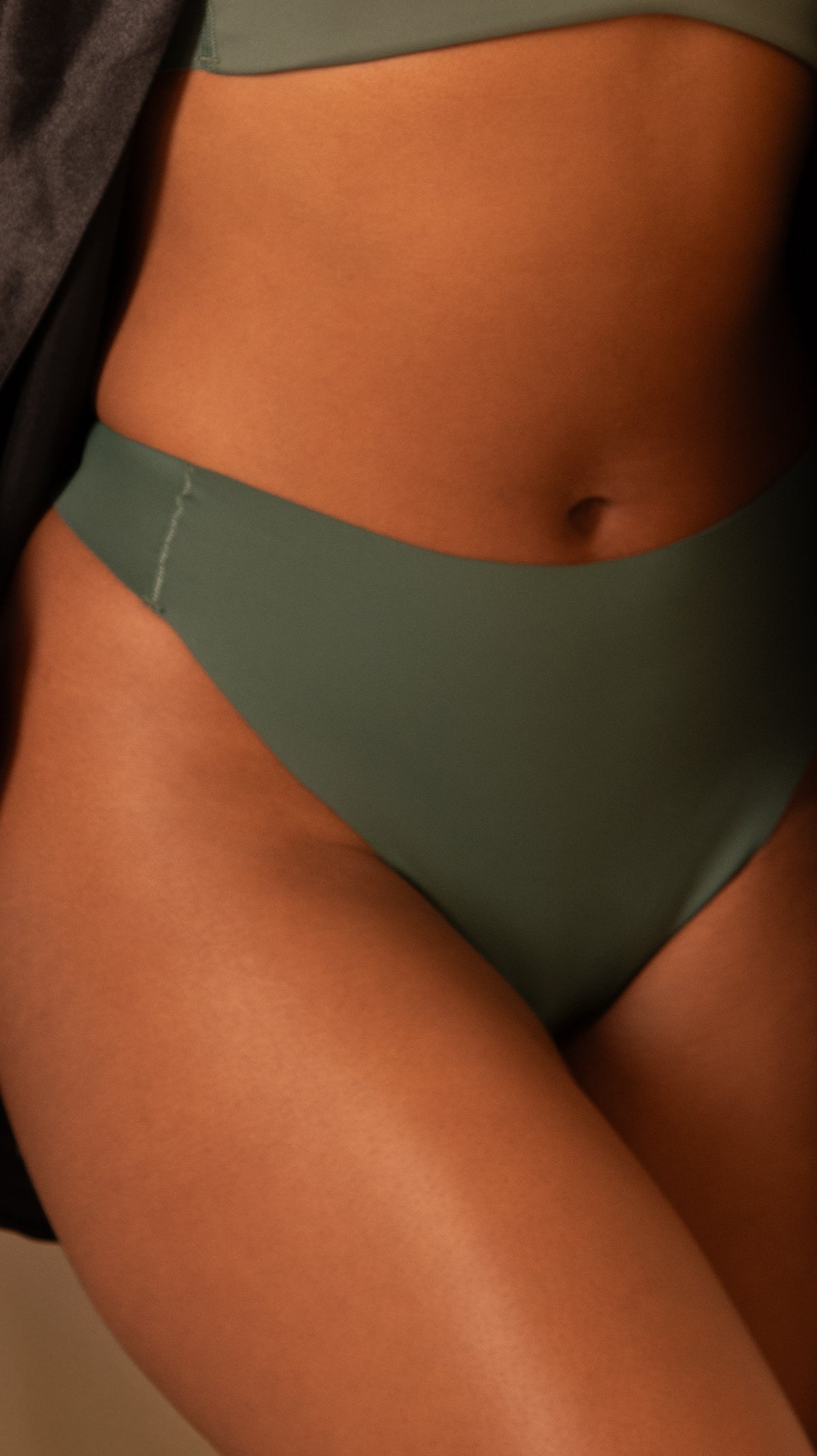 T-06330 Tanga brasilera (Verde oliva)