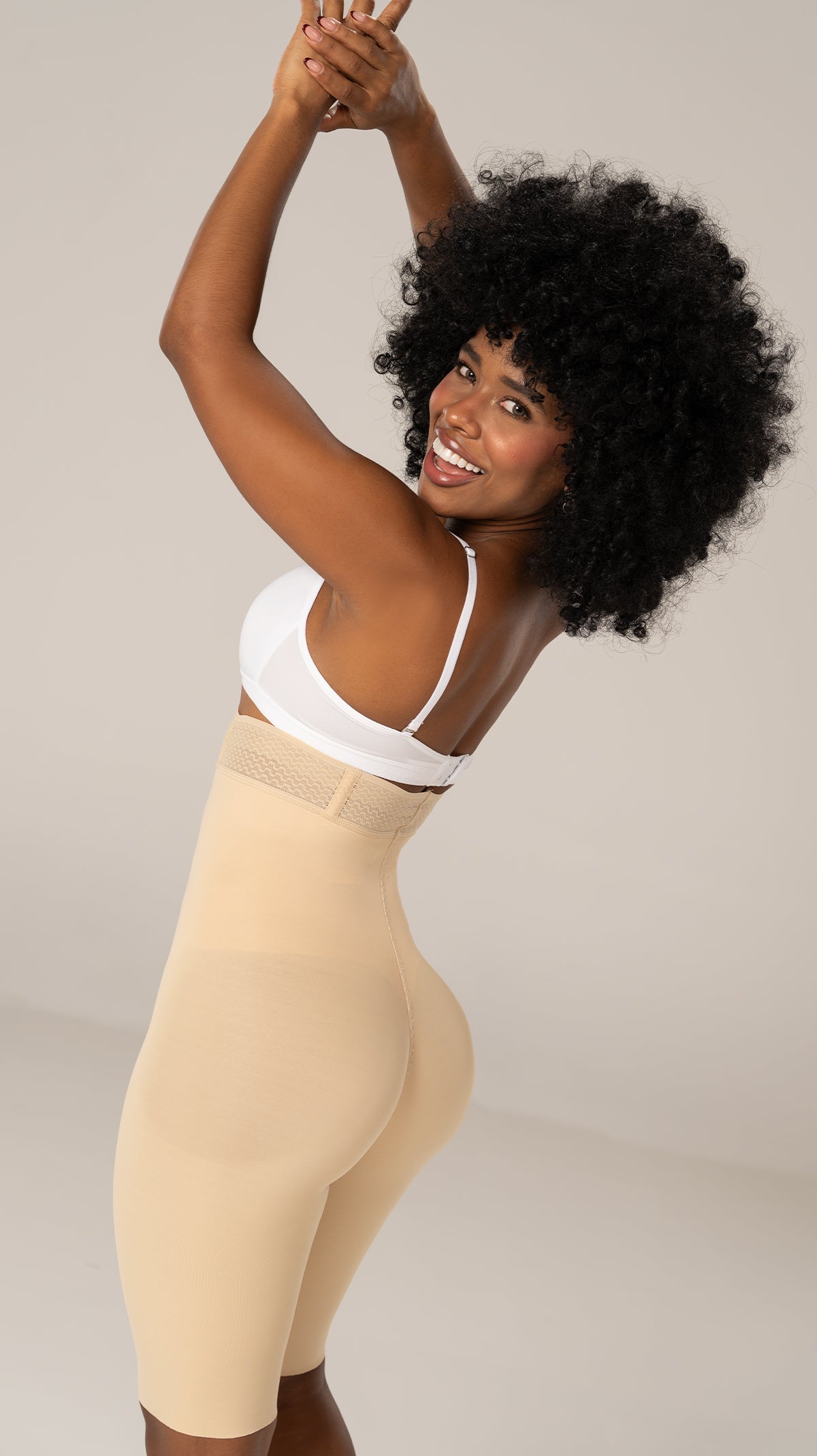 SXA-06313 Short pierna larga, talle alto, glúteos prehormados (Beige)