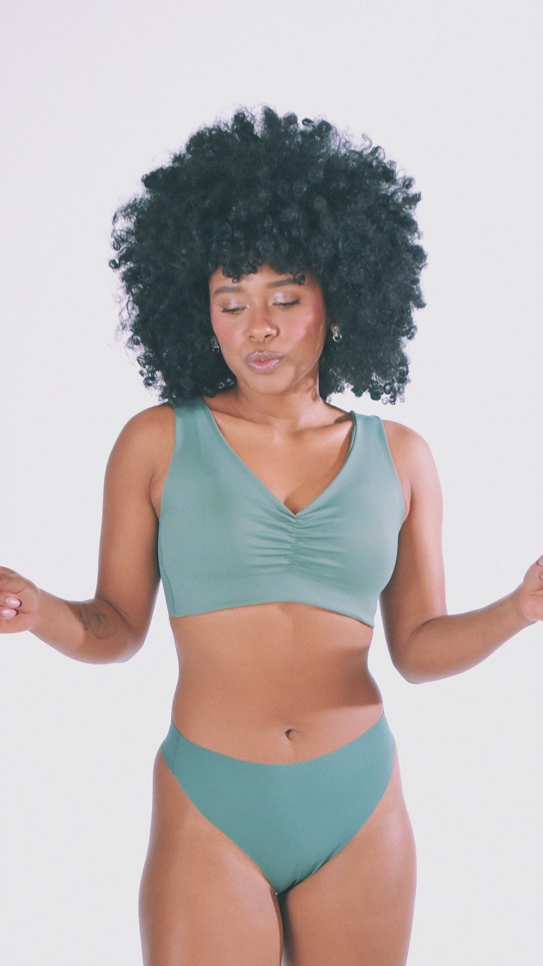 T-06330 Tanga brasilera (Verde oliva)