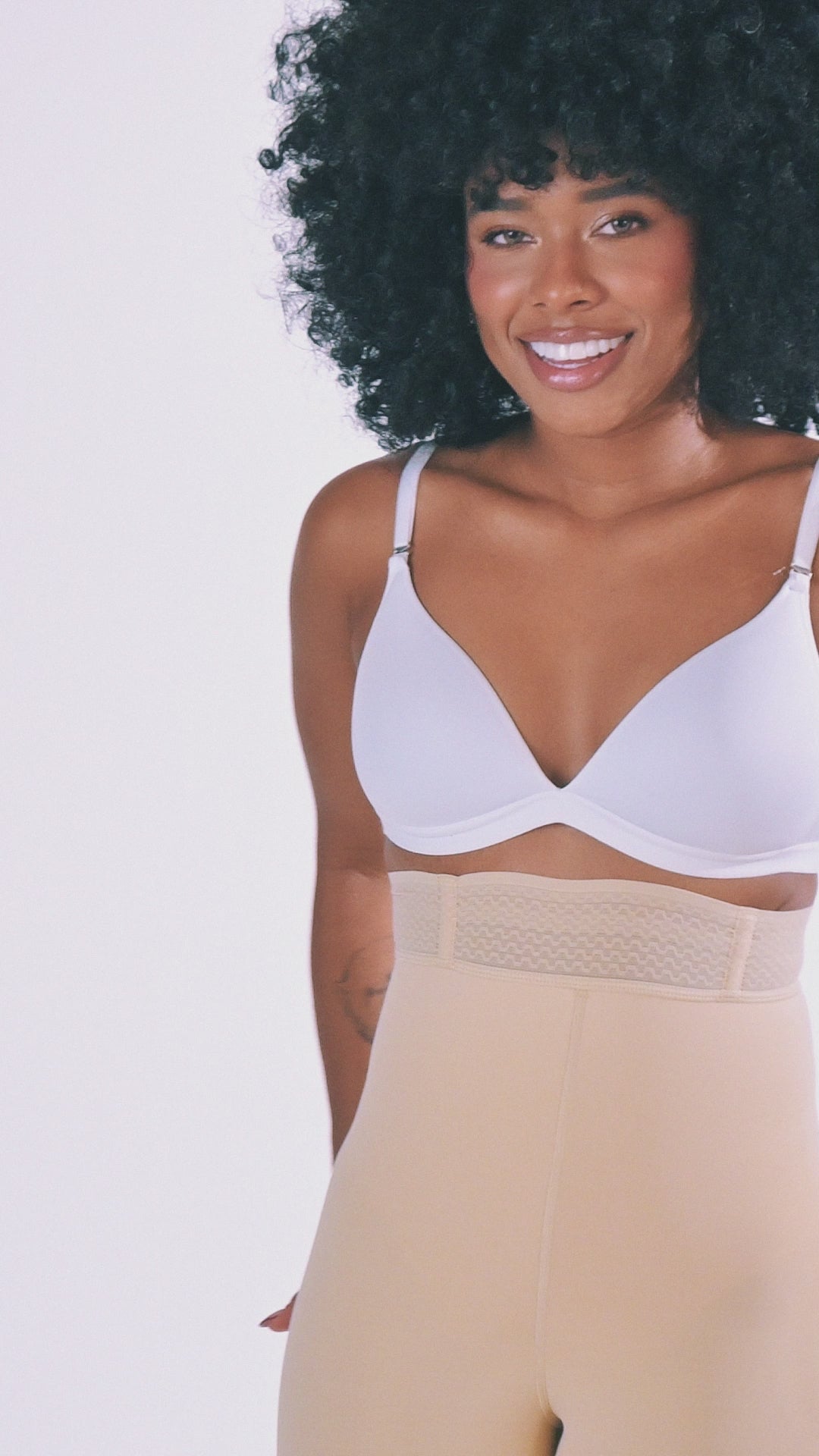 SXA-06313 Short pierna larga, talle alto, glúteos prehormados (Beige)
